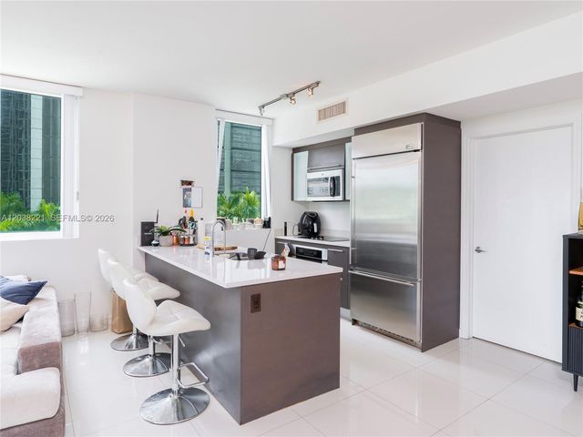 500 Brickell Ave 402, Miami, FL 33131
