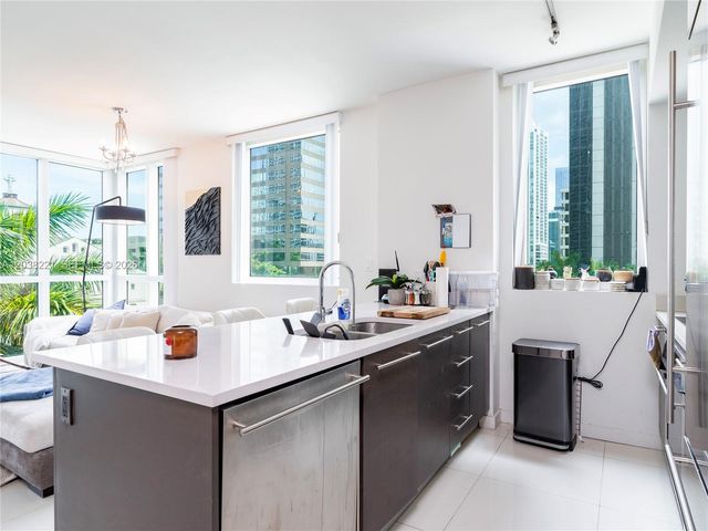 500 Brickell Ave 402, Miami, FL 33131