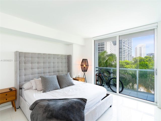 500 Brickell Ave 402, Miami, FL 33131