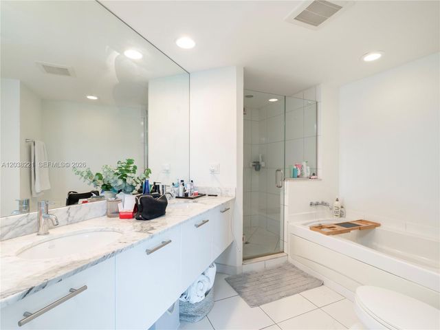 500 Brickell Ave 402, Miami, FL 33131