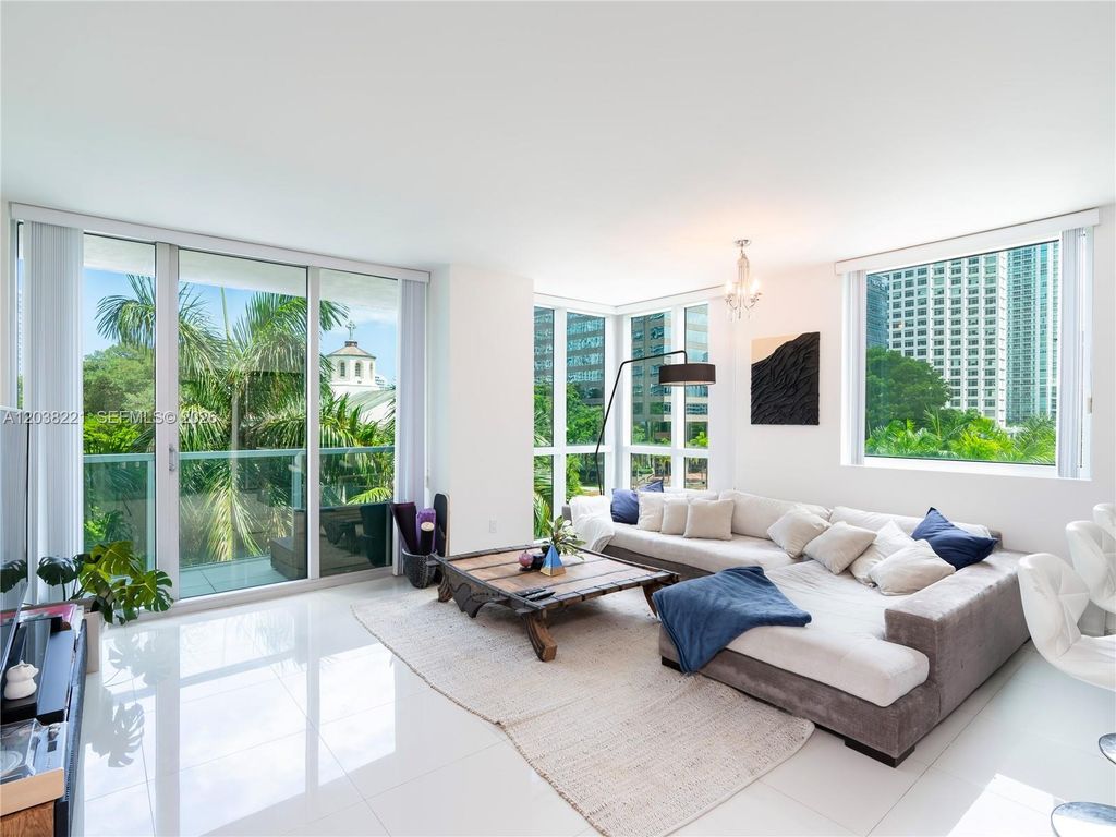 500 Brickell Ave 402, Miami, FL 33131