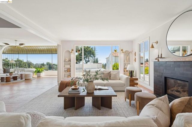 893 Glendome Circle, Oakland, CA 94602