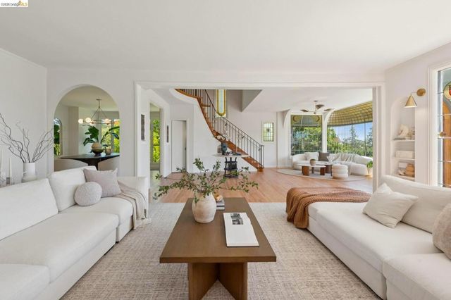 893 Glendome Circle, Oakland, CA 94602