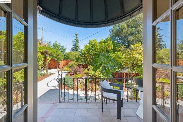 893 Glendome Circle, Oakland, CA 94602