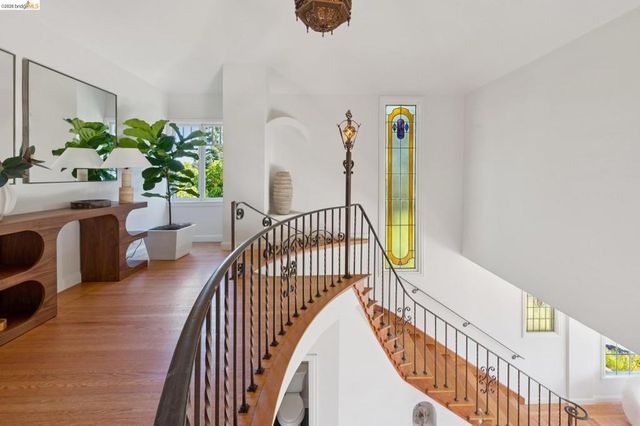 893 Glendome Circle, Oakland, CA 94602