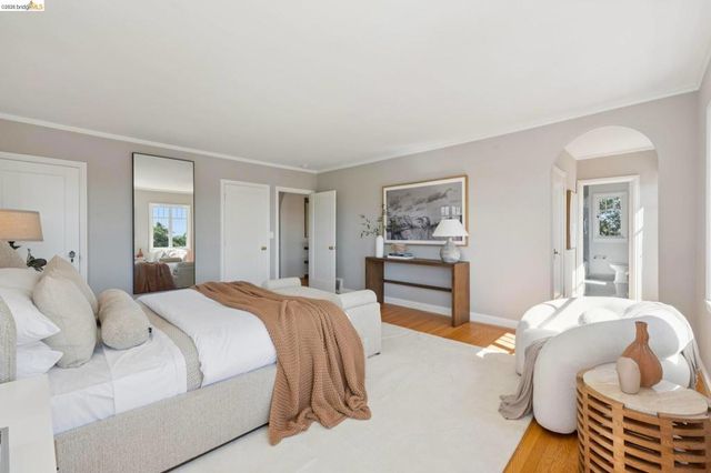 893 Glendome Circle, Oakland, CA 94602