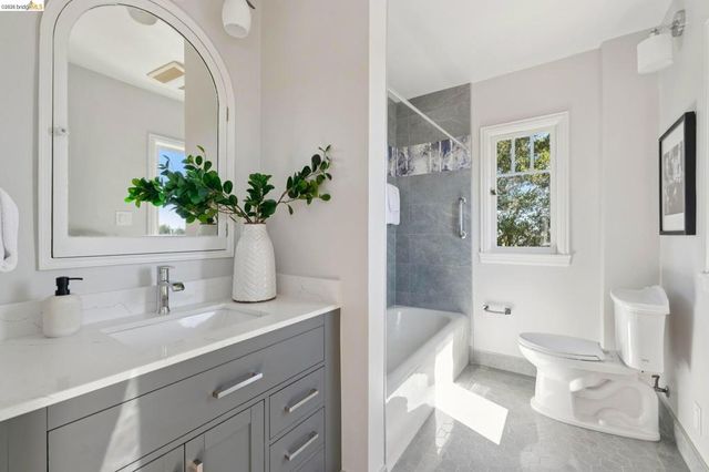 893 Glendome Circle, Oakland, CA 94602