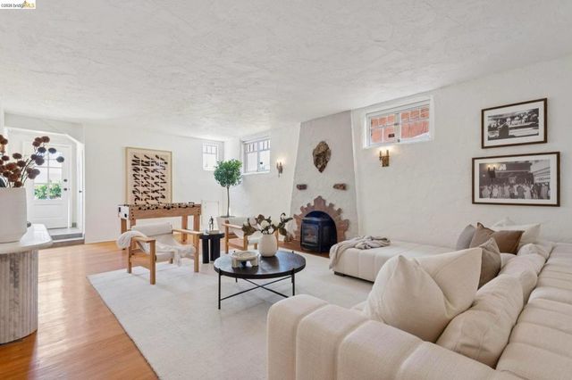 893 Glendome Circle, Oakland, CA 94602