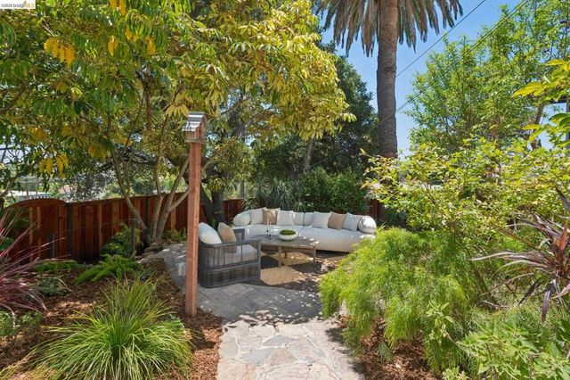 893 Glendome Circle, Oakland, CA 94602