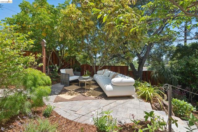 893 Glendome Circle, Oakland, CA 94602