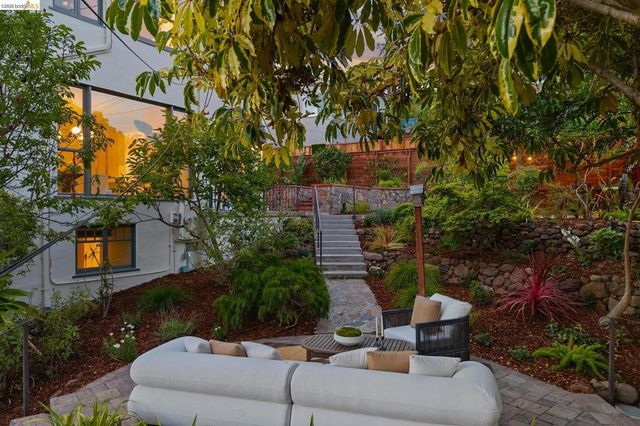 893 Glendome Circle, Oakland, CA 94602
