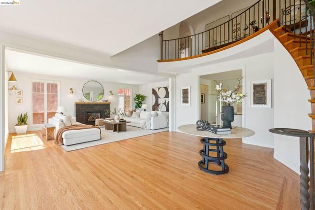 893 Glendome Circle, Oakland, CA 94602