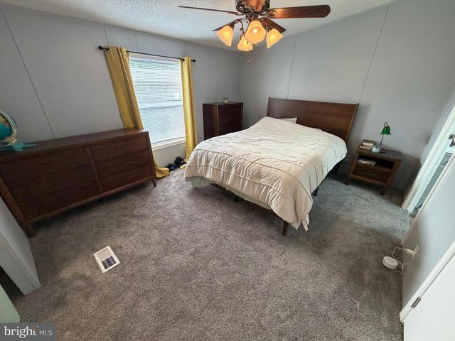 10 VAGABOND RD, Middletown, PA 17057