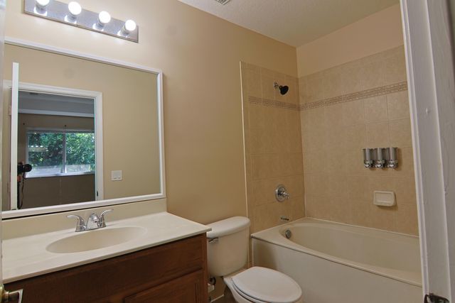 21211 NW 14th Place 3-27, Miami Gardens, FL 33169