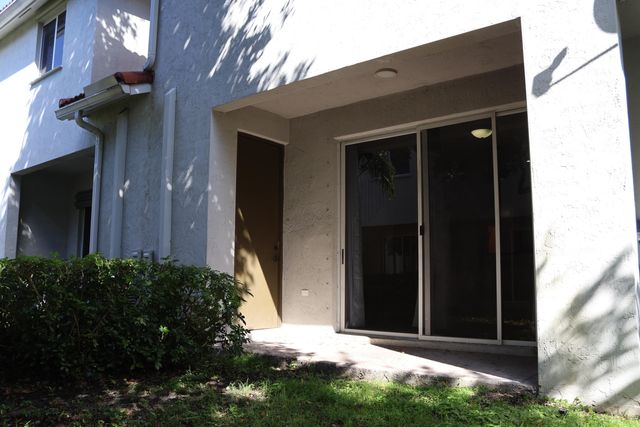 21211 NW 14th Place 3-27, Miami Gardens, FL 33169