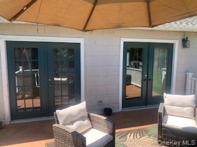 48 Ellen Street, Bay Shore, NY 11706