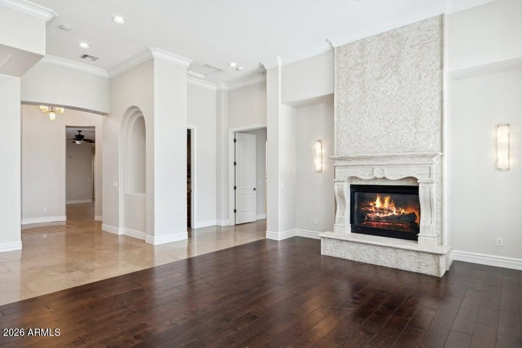 Image 10 of property listing at 1713 W CALLE MARITA --, Phoenix, AZ 85085