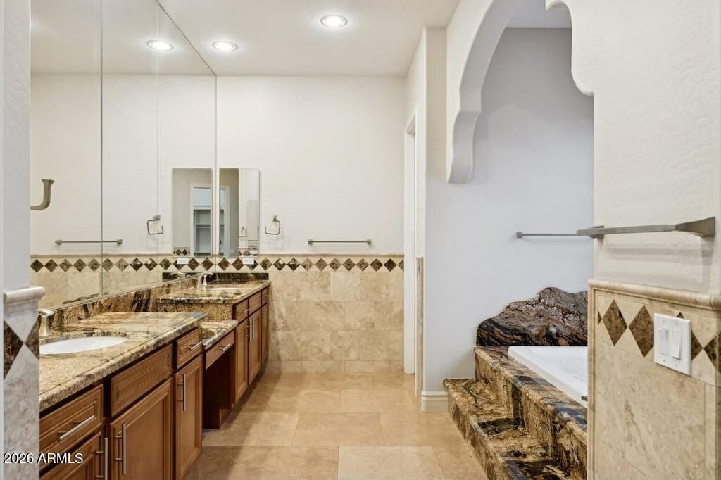 Image 11 of property listing at 1713 W CALLE MARITA --, Phoenix, AZ 85085