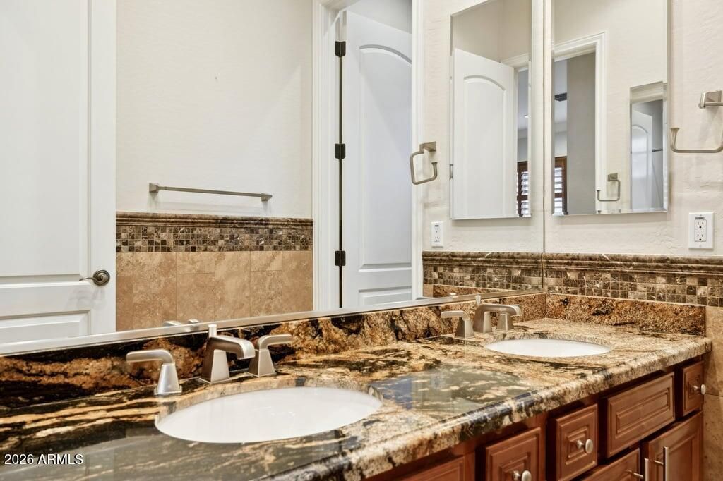 Image 16 of property listing at 1713 W CALLE MARITA --, Phoenix, AZ 85085
