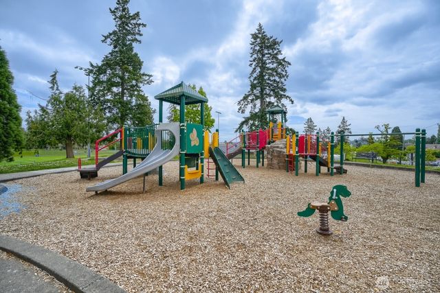 4207 S Bateman Street, Seattle, WA 98118