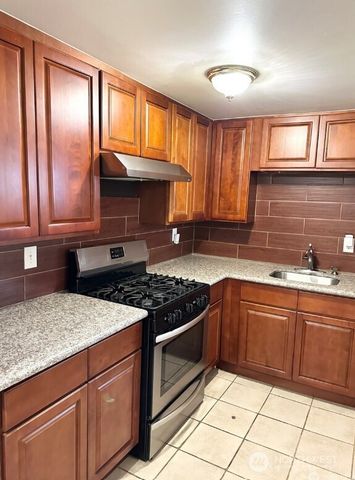 4207 S Bateman Street, Seattle, WA 98118