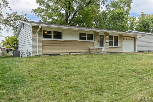 1200 Bluefield Drive, Florissant, MO 63033