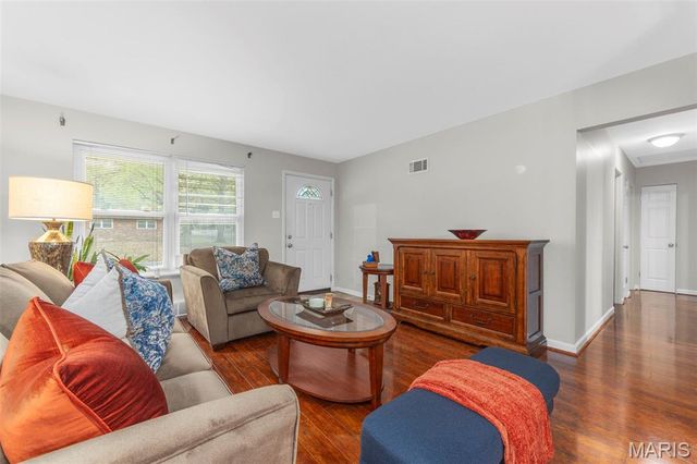 1200 Bluefield Drive, Florissant, MO 63033