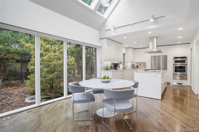 4766 Overton Cove, Bloomfield Hills, MI 48302