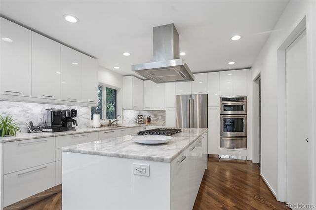 4766 Overton Cove, Bloomfield Hills, MI 48302