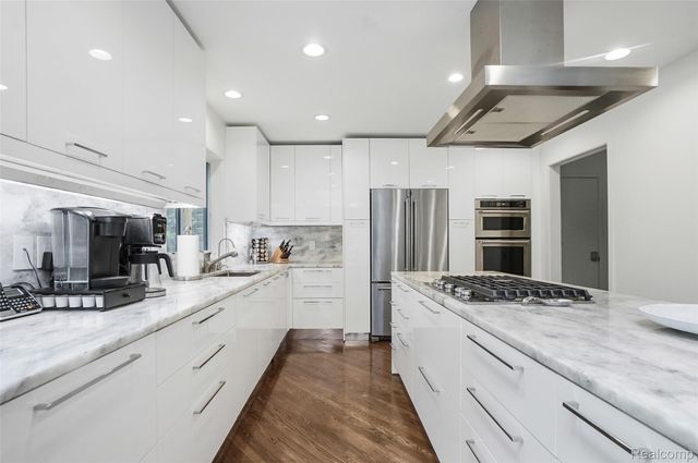 4766 Overton Cove, Bloomfield Hills, MI 48302