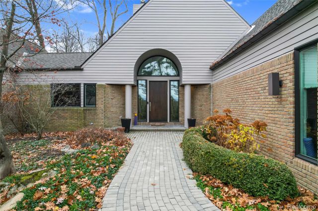 4766 Overton Cove, Bloomfield Hills, MI 48302