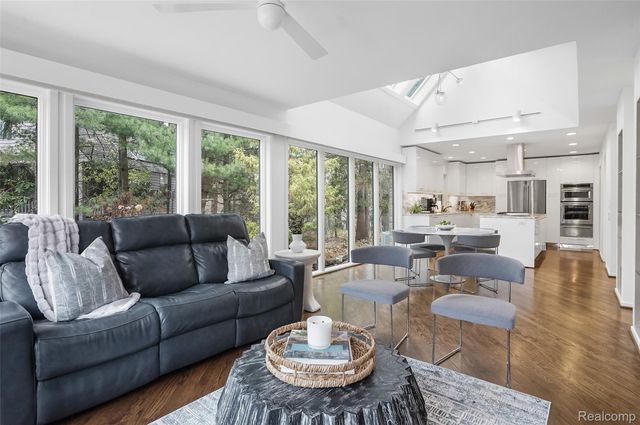 4766 Overton Cove, Bloomfield Hills, MI 48302