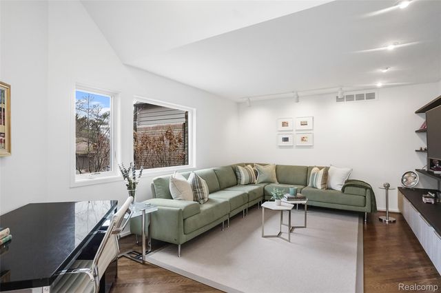 4766 Overton Cove, Bloomfield Hills, MI 48302