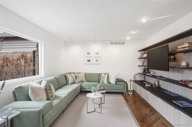 4766 Overton Cove, Bloomfield Hills, MI 48302