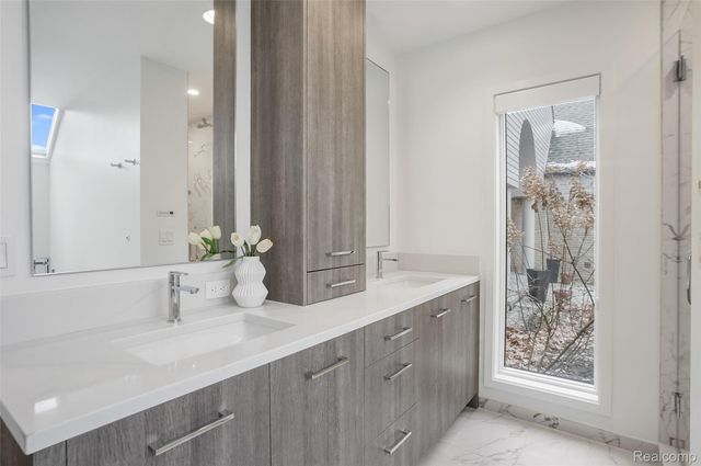 4766 Overton Cove, Bloomfield Hills, MI 48302