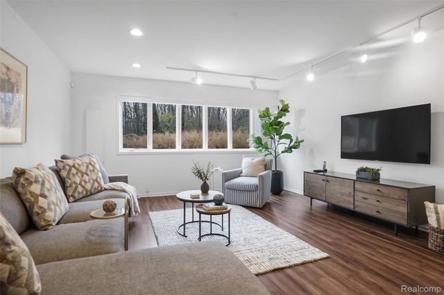 4766 Overton Cove, Bloomfield Hills, MI 48302