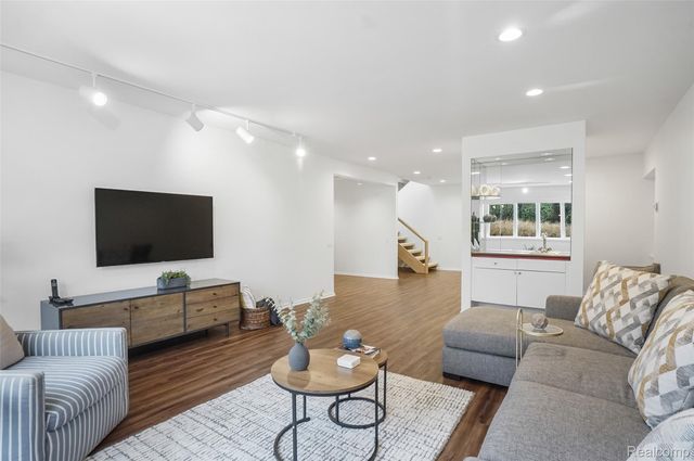 4766 Overton Cove, Bloomfield Hills, MI 48302