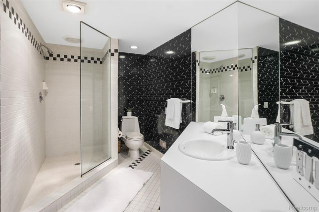 4766 Overton Cove, Bloomfield Hills, MI 48302