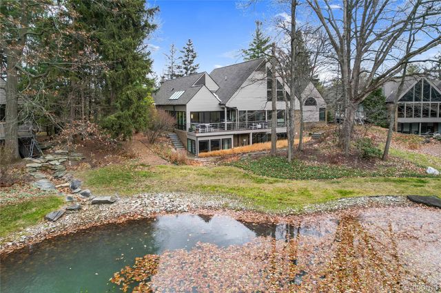 4766 Overton Cove, Bloomfield Hills, MI 48302
