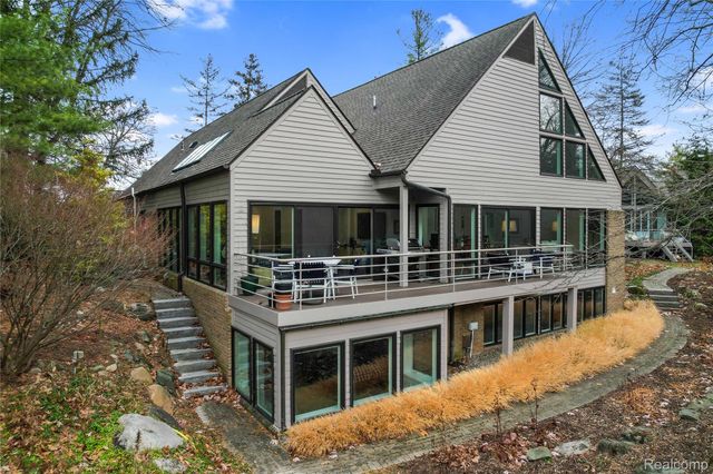 4766 Overton Cove, Bloomfield Hills, MI 48302