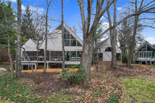 4766 Overton Cove, Bloomfield Hills, MI 48302