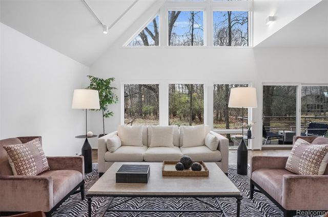 4766 Overton Cove, Bloomfield Hills, MI 48302