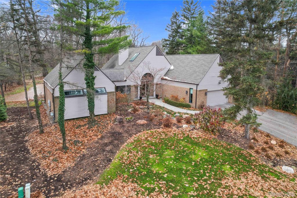 4766 Overton Cove, Bloomfield Hills, MI 48302