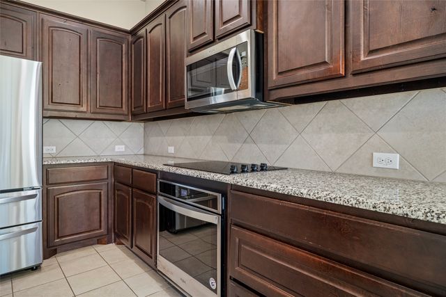 104 Laurel Oak Drive, Red Oak, TX 75154
