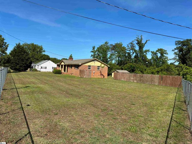 308 N Adair Street, Clinton, SC 29325