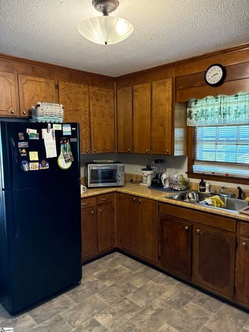 308 N Adair Street, Clinton, SC 29325