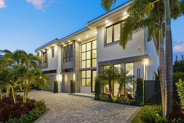 1050 NE 3rd Avenue, Boca Raton, FL 33432