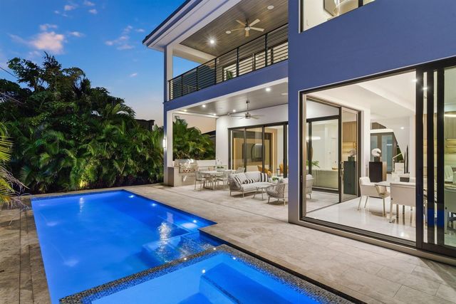 1050 NE 3rd Avenue, Boca Raton, FL 33432