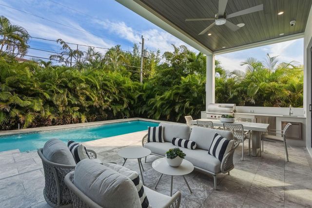 1050 NE 3rd Avenue, Boca Raton, FL 33432