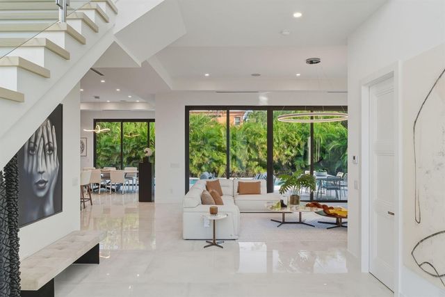 1050 NE 3rd Avenue, Boca Raton, FL 33432